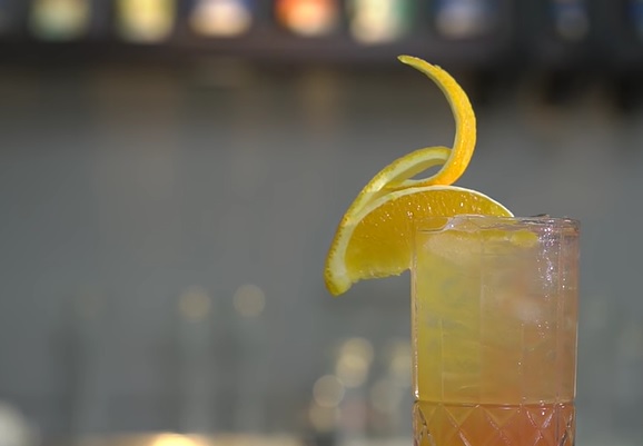 Cách làm Mocktail Citrus Cooler rực rỡ sắc màu, xua tan nắng nóng