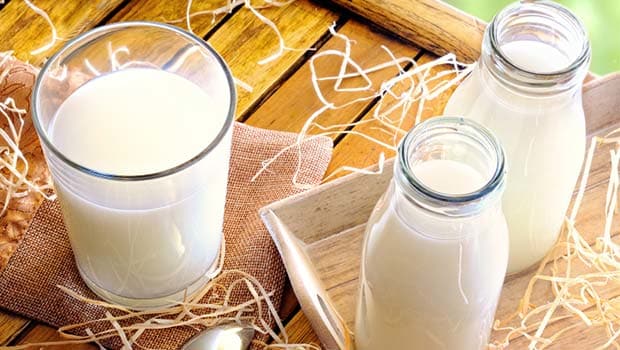 Uống sữa ấm vào buổi tối: Những lưu ý quan trọng bạn nên biết