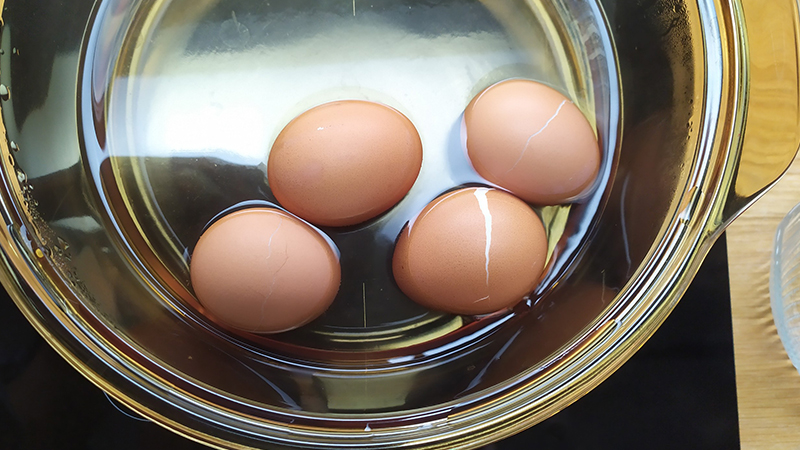 Luộc trứng không bị nứt vỏ