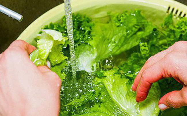 Làm sao để rửa rau sạch và an toàn cho sức khỏe